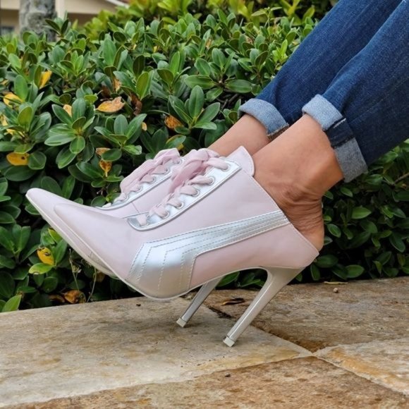 Women Baby Pink Low Cut Pontied Toe Booties - Picture 5 of 7